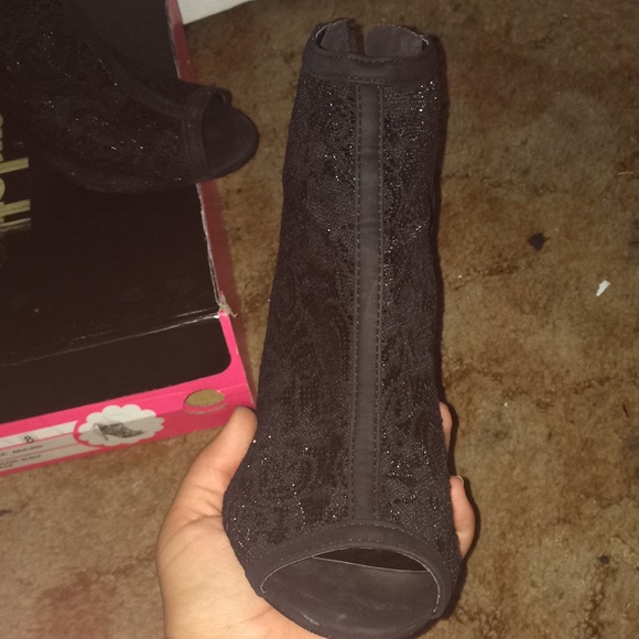 Black lace heels - Picture 2 of 4